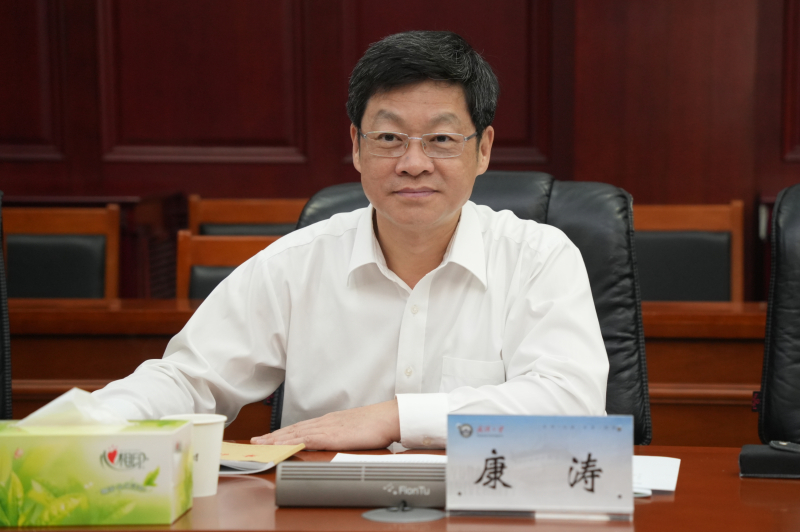 康涛副省长带领省科技厅等部门到湖北高校调研对接科技创新工作